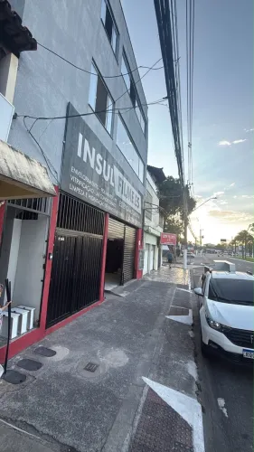 Loja comercial próximo ao aeroporto na Avenida principal