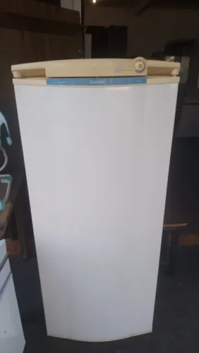 GELADEIRA CONSUL CONSERVADA 220v poucos detalhes bom para começar a vida entrego tem outra