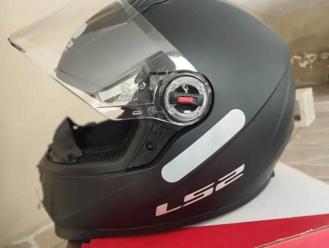 Capacete LS2 zerado Tamanho 58 preto fosco