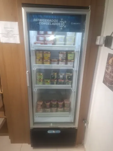 Freezer vitrine vertical Metal Frio 571L.