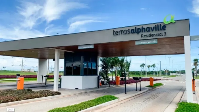 LOTE NA CIDADE ALPHA - TERRAS 3 POENTE/ NA RUA DO CLUBE!