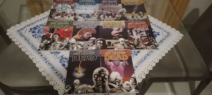 Hqs The Walking Dead (Da primeira até a décima edicão)