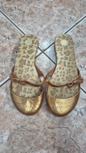 Melissa Love li 39 dourada