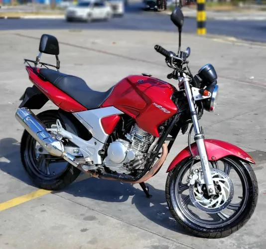 Fazer 250 2008 com acessórios