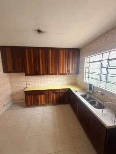 Cozinha em madeira maciça