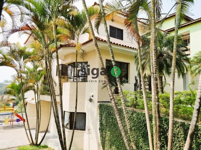 Casa a venda na Granja Viana com 4 dormitórios