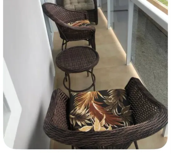 Conjunto usado em ótimo estado de conservação, ideal para varanda, jardim ou área gourmet.