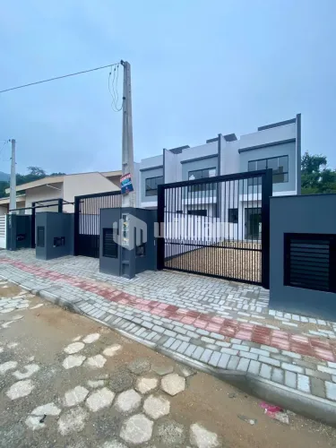SOBRADO COM 2 SUÍTES E 2 VAGAS SOUZA CRUZ