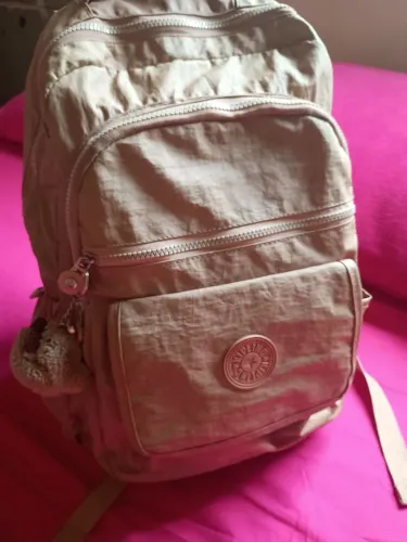 Mochila acompanhada do Estojo