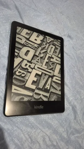 Kindle Paperwhite 11a geração (8 GB) com capa