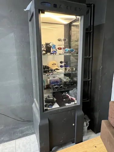 Vitrine Oakley