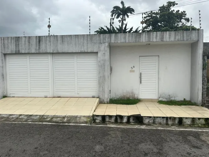 EXCELENTE CASA EM CONDOMÍNIO FECHADO
