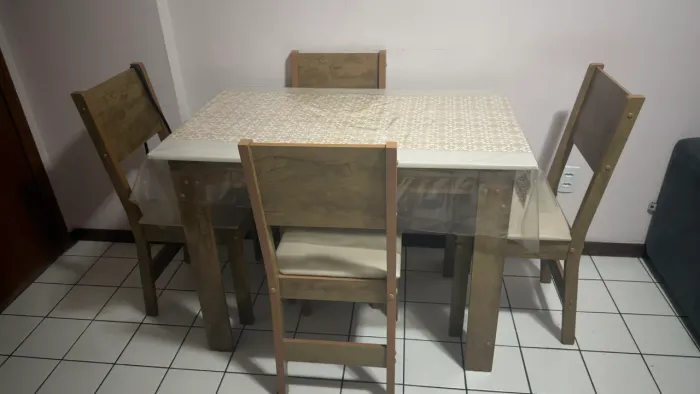 Mesa quatro cadeiras 