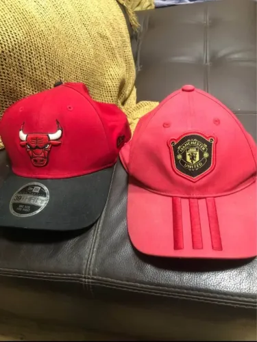 2 bonés originais