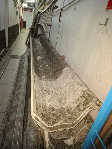 Vendo telhas canalhetas por 50,00 reais cada telhas de 4 metros 