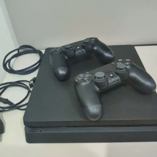 PS4 Slim 1 Tera + 2 Controles + 2 Jogos