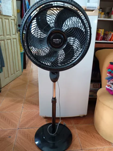 Ventilador de coluna Britânia