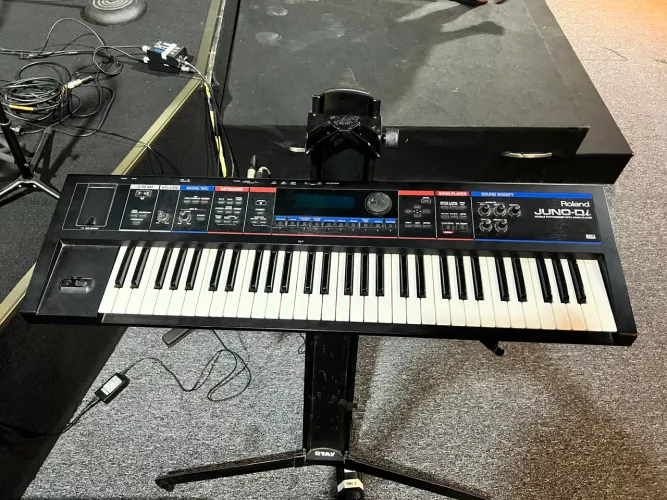 Teclado Sintetizador Roland Juno-Di