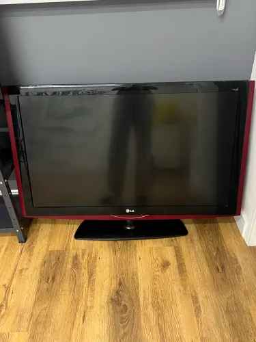 Tv com suporte parede 