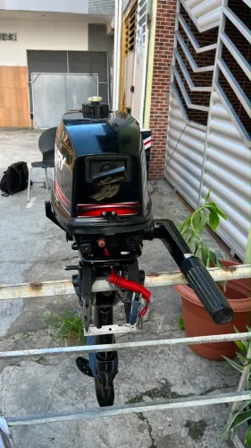 Motor de Popa Mercury 5HP funcionando 100%