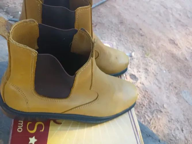 Bota de couro