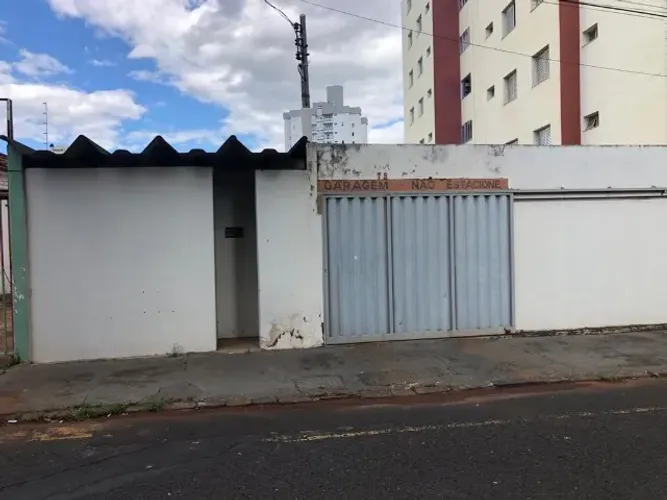 Alugo Casa 1 quarto, 1 banheiro, cozinha,lavanderia,garage Centro Uberlandia(AgenorPaes,78