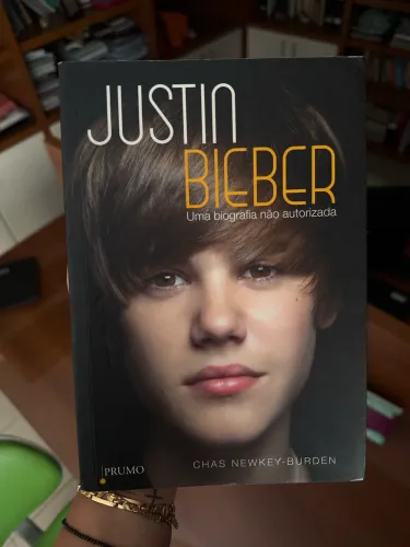 Livro biografia Justin Bieber 