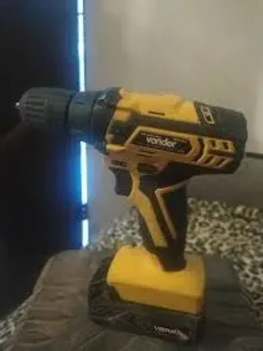 Parafusadeira/furadeira a bateria 20V bivolt PFV 020 - Vonder sem carregador funcionando