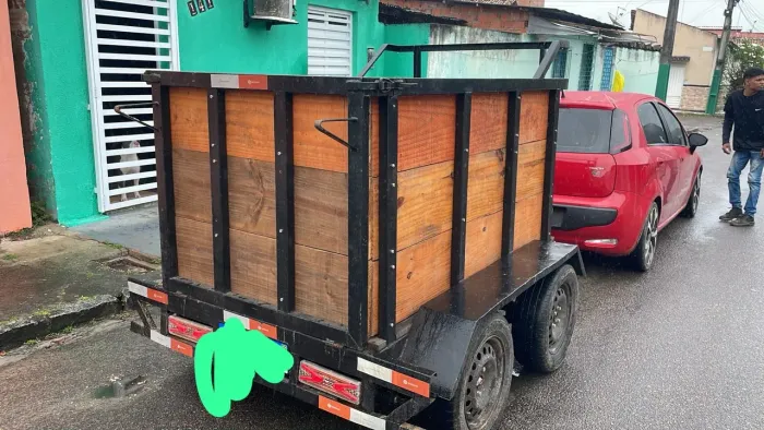 Vende-se Carrocinha 2 eixo 