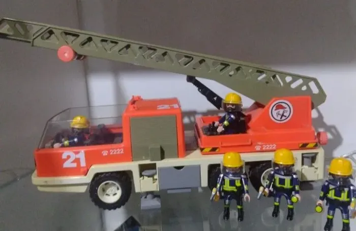 Caminhão bombeiro, + 5 bonecos Playmobil