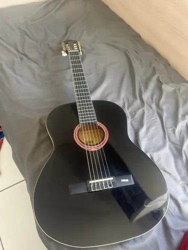 Violão usado apenas 1 vez