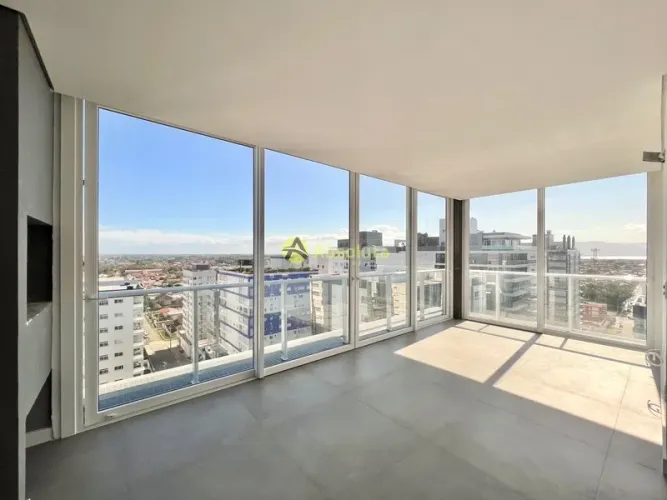 Vista mar, serra e lagoa e 3 vagas de garagem.