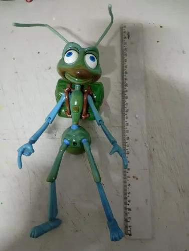 Flik Aprox 30cm e miniaturas do filme (vida de inseto)
