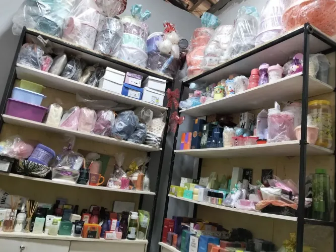 Perfumaria e Tupperware