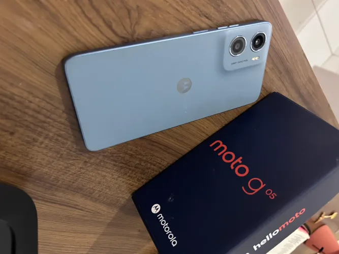 Celular Moto G05 impecável 