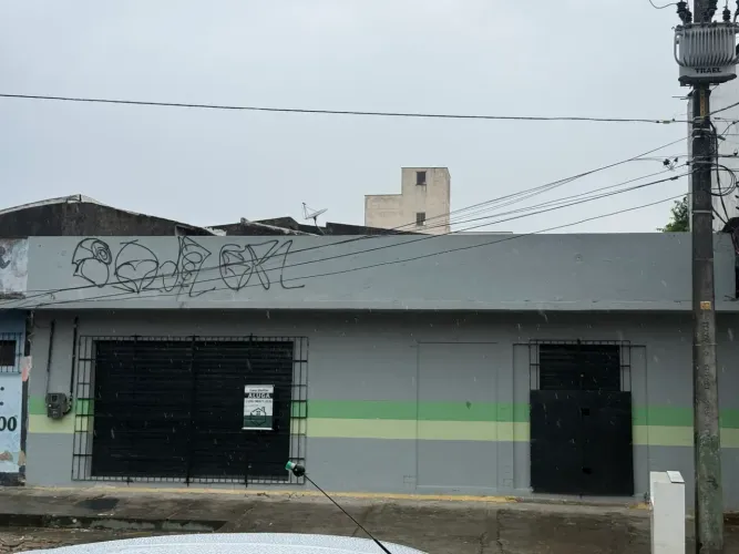 Ponto comercial na sacramenta reformado esquina da senador Lemos passagem São Benedito
