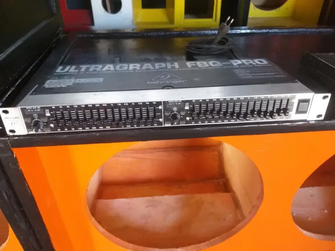 Equalizador behringer FBQ PRO 1502