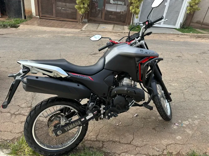 Moto Lander 250 