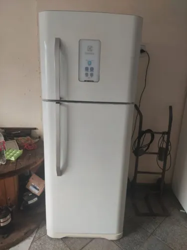 Vendo essa Geladeira Electrolux Frost Free 430L