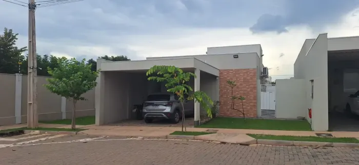 ALUGO CASA TÉRREA NO CONDOMÍNIO RIO COXIPÓ