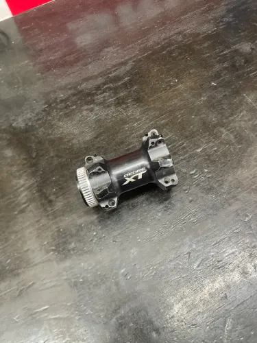 Carcaça cubo traseiro shimano m8000