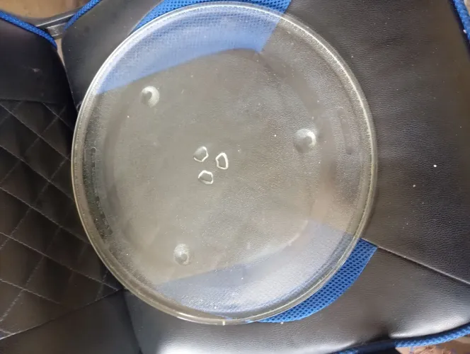 3 pratos de microondas (Dois grandes e um pequeno)
