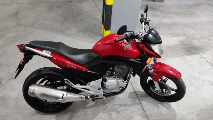 CB 300