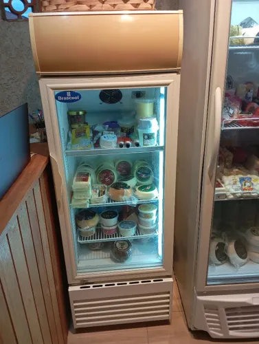Refrigerador expositor brascool 210L 110V