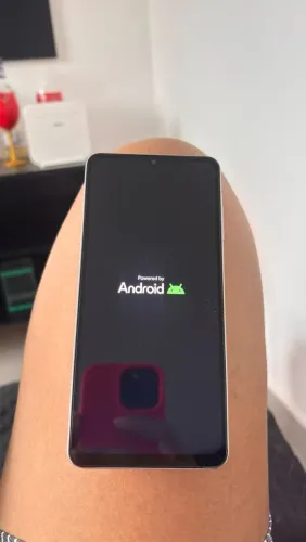 Samsung A06 semi novo