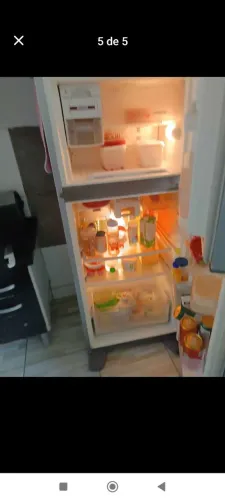 Vendo geladeira em boas condições só tá ruim a borracha do freezer de resto tá em ordem