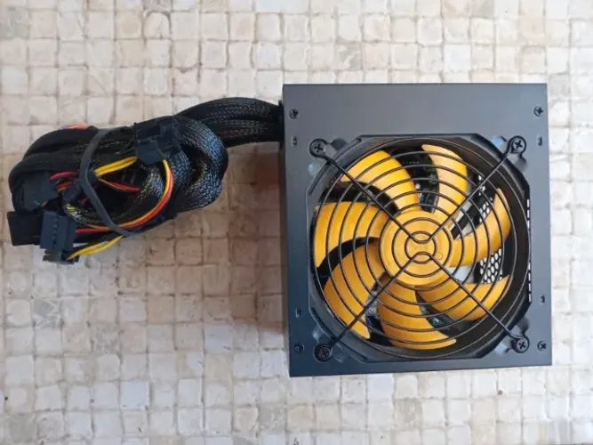 Fonte 550 Watts em Perfeito Estado, apenas 150,00
