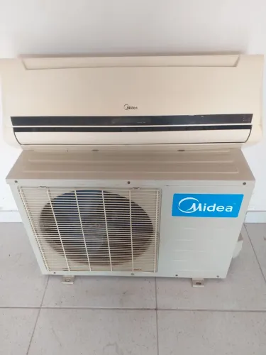 Ar Condicionado Split mideia convencional 12000btus 220v. Usado