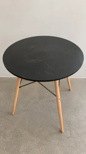 Mesa Redonda Preta Estilo Eames Eiffel Pés Em Madeira