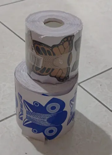 Molde de papel borboleta para unhas em gel.